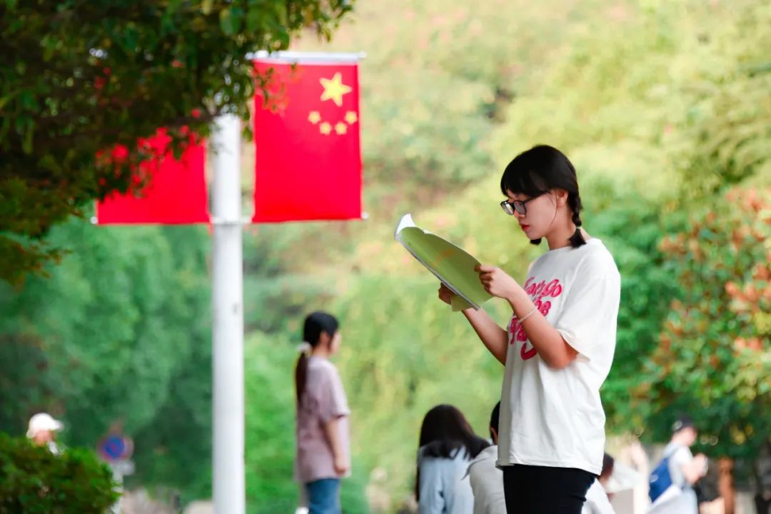 米兰人，这样读书！